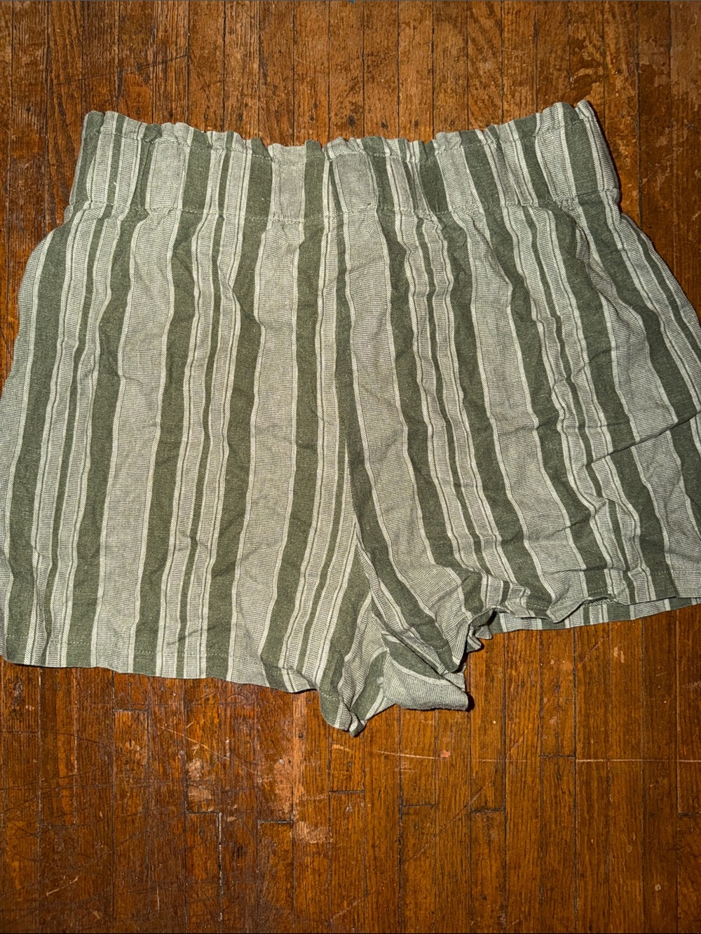 3/$15. Ladies shorts L - Picture 4 of 5